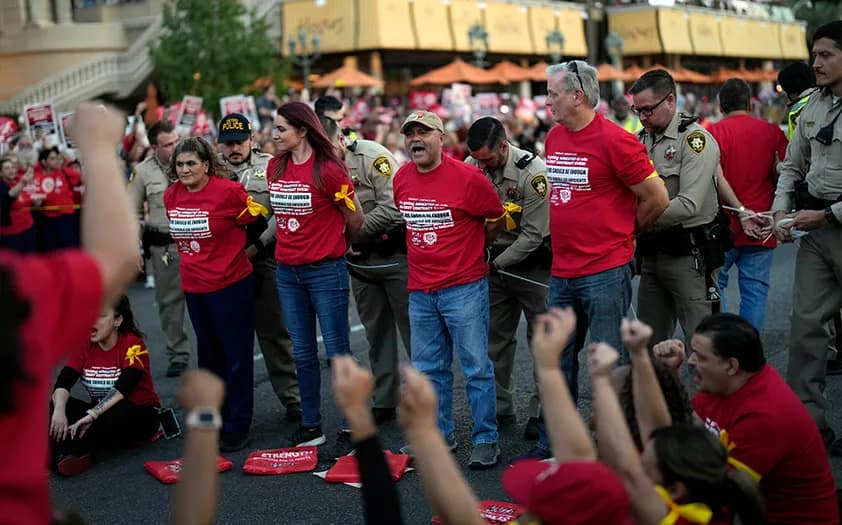 The Western Connect Magazine - Las Vegas Union Hotel Workers Ratify Contract with Caesars Entertainment